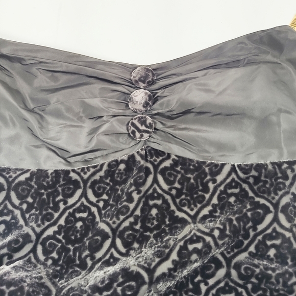 Z by Zelda trendy women's silk skirt in a deep plum color Size: 12 - Picture 4 of 7